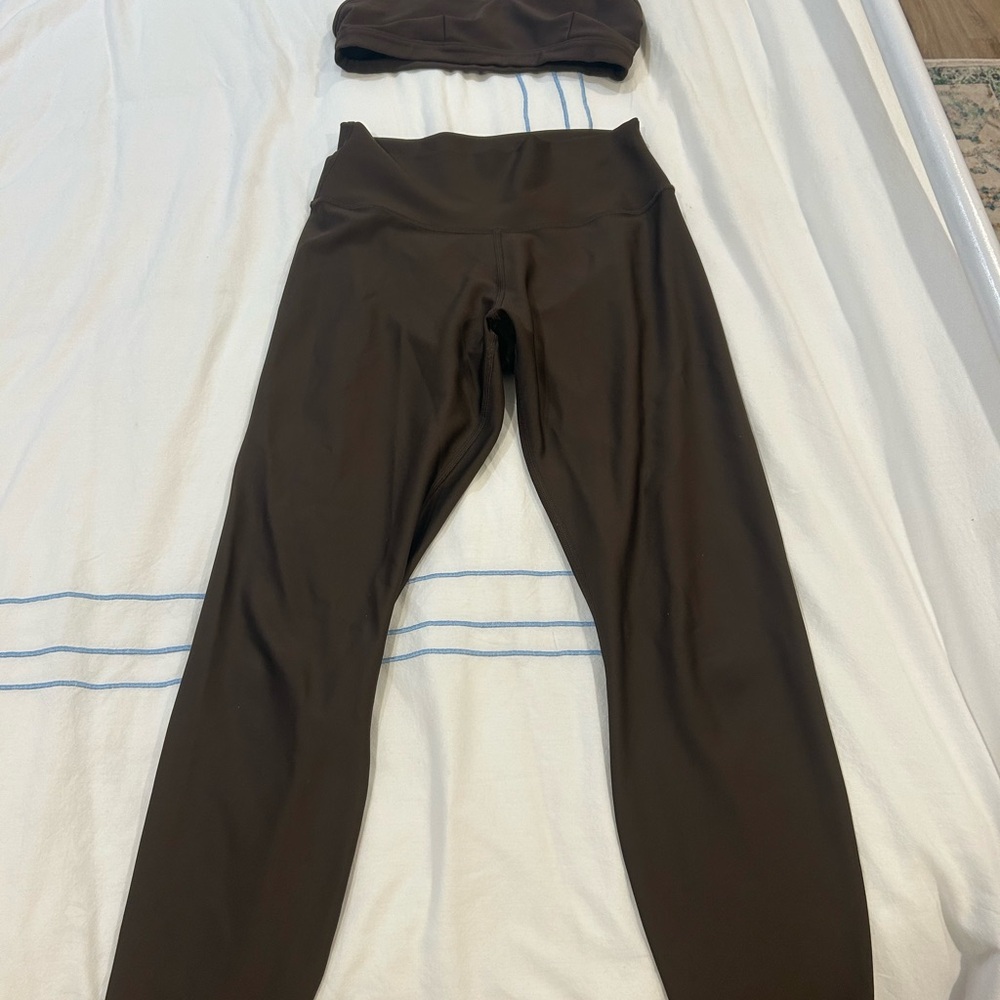 ALO Yoga Expresso Airlift Leggings and Matching Intrigue Expresso Bra